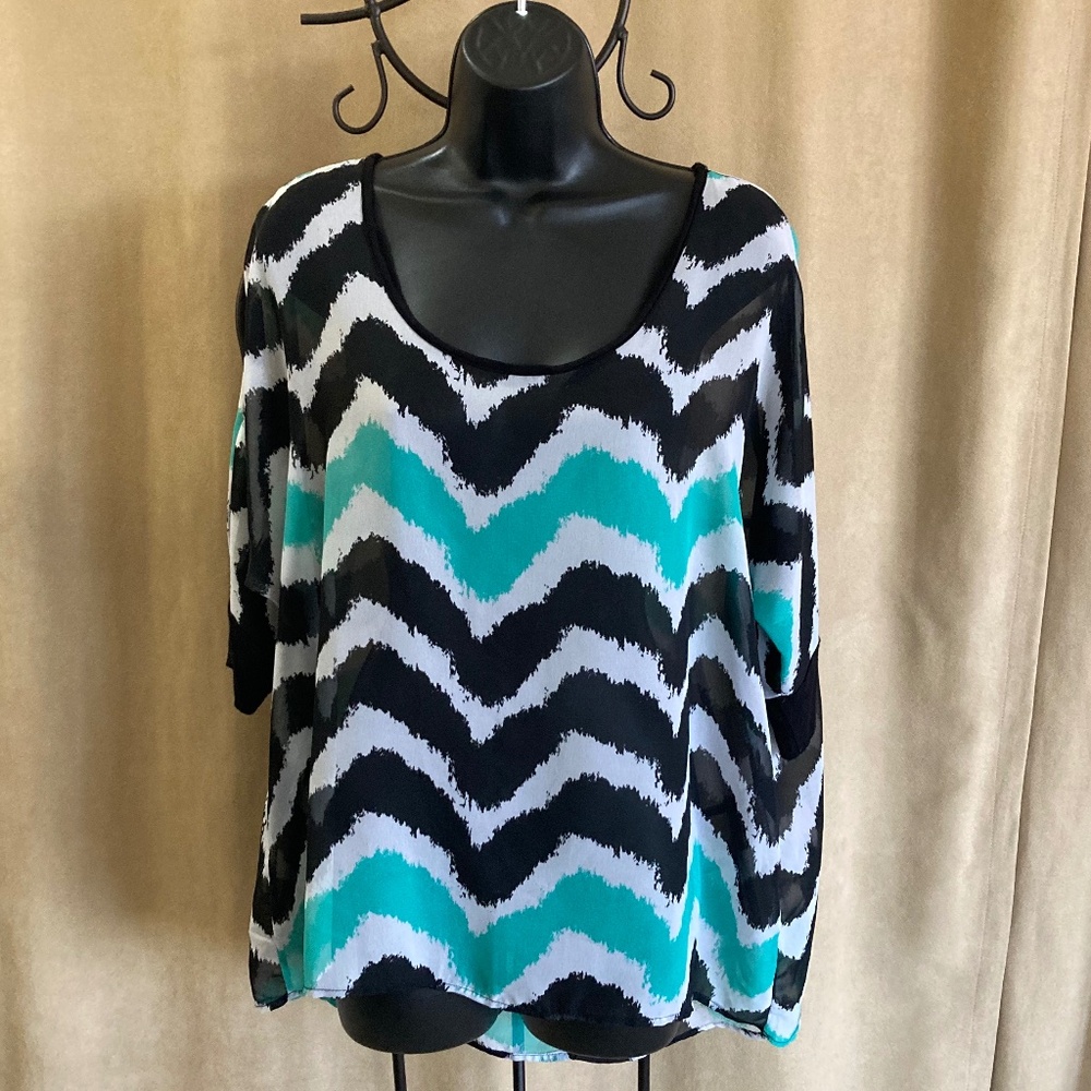 Rue21 Sheer Hi-Lo Top with Chevron print and banded 3/4 sleeves, size XL